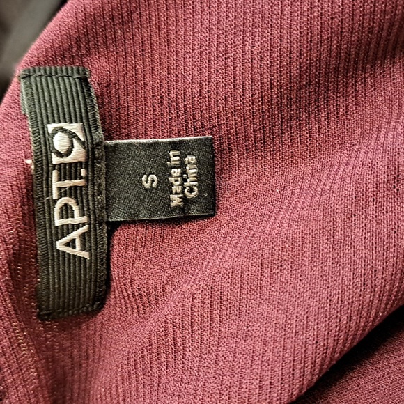 🌴 Fancy Fitted Zippered Tank Top in Shades of Rose and Wine - Picture 3 of 13